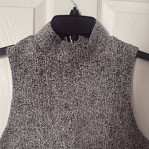 Express Black and White Textured Tank Top mock neck medium - Picture 3 of 4